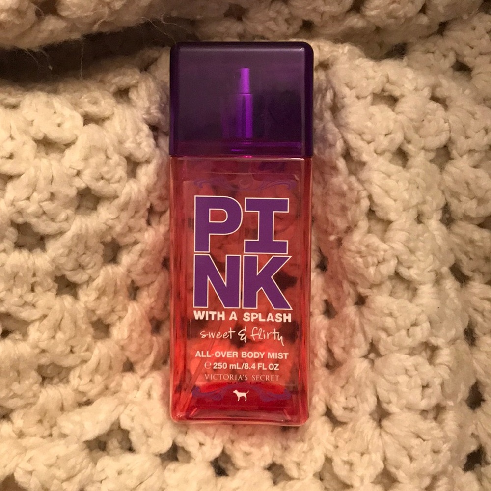 VS Pink sweet & flirty body spray